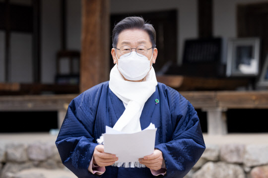 이재명 민주당 대선후보가 지난 1일 경북 안동시 임청각에서 경북 지역 공약을 발표하고 있다. 민주당 제공